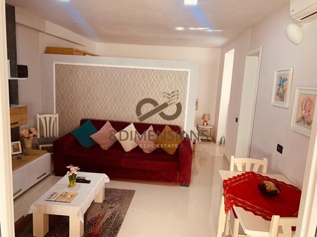 Jepet me qera apartament 1+1 ne Rrugen e Kavajes prane Kishes Katolike ne Tirane (ID D8141A-143)
