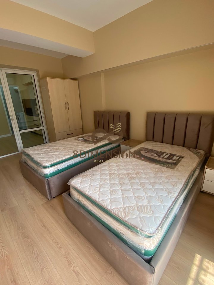 Jepet me qira Apartament 1+1 + Ballkon ne zonen e 21 Dhjetorit (ID D8241A-276)
