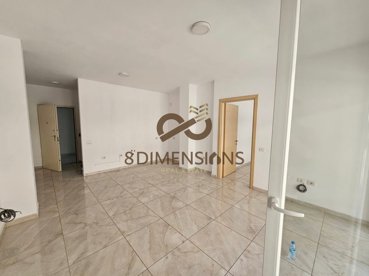 Apartament 1+1 me qera per ZYRE ose Banim - prane Ring Center (D8241A-284)