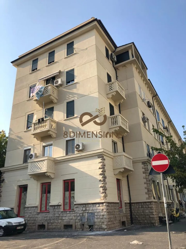Jepet me qera Ambjent Zyre tek Bulevardi Zogu I ,prane Ministrise se Drejtesise ne Tirane (ID D8241Z-70 )
