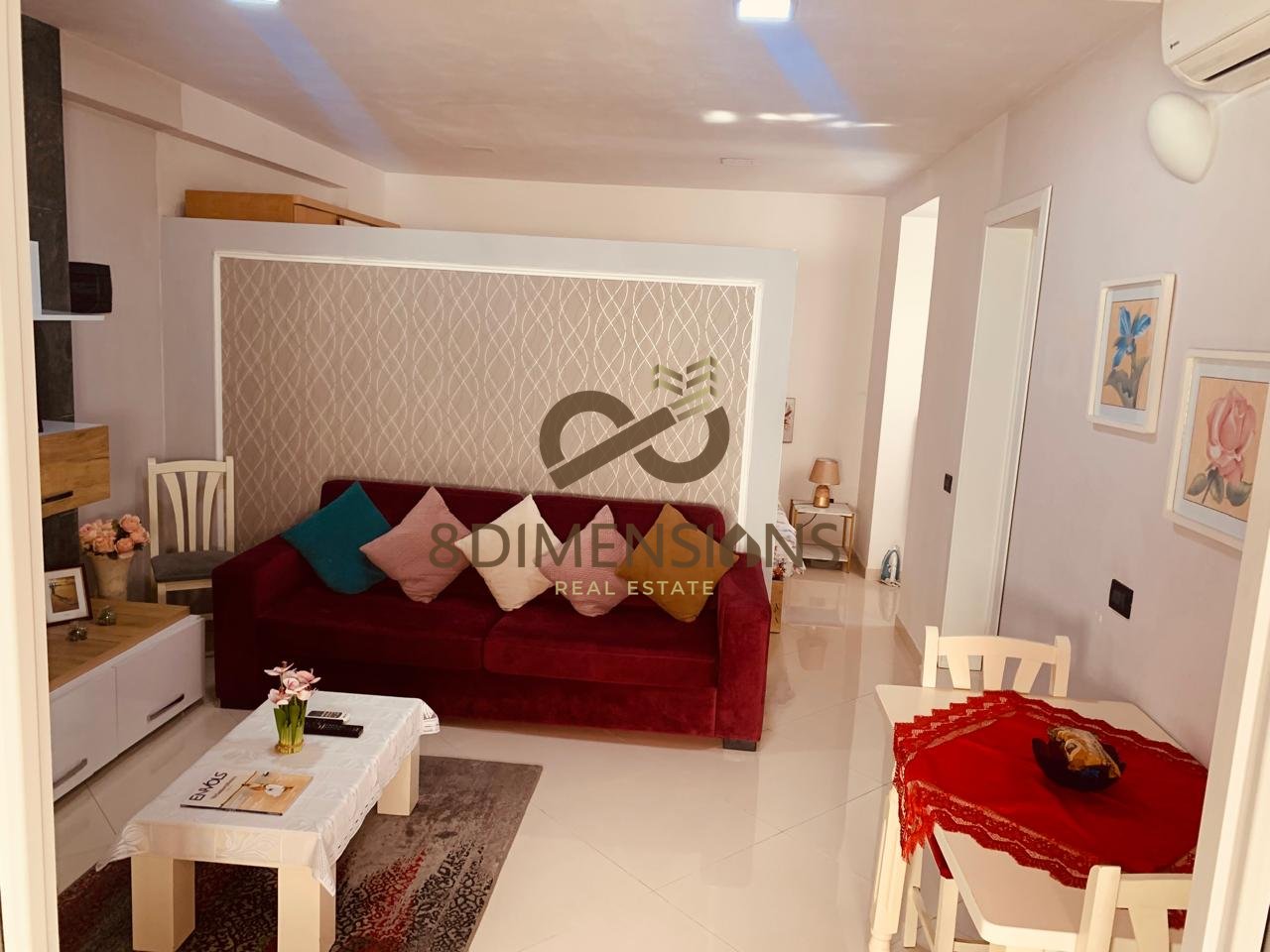 Jepet me qera apartament 1+1 ne Rrugen e Kavajes prane Kishes Katolike ne Tirane (ID D8141A-143)
