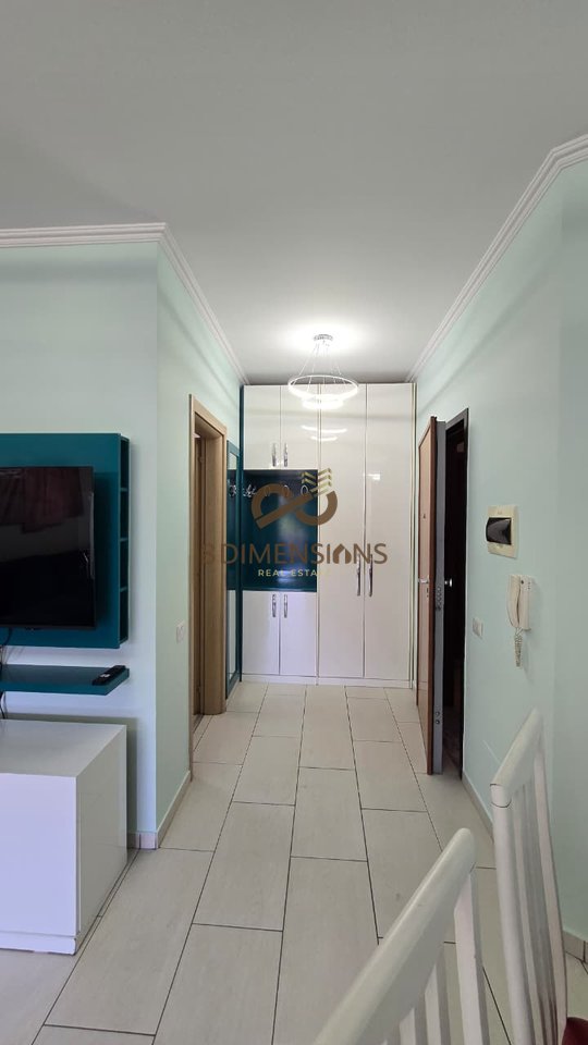 Jepet me qera Apartament 2+1+2 Rruga Petro Nini, prane ish tregut elektrik D8242A-278