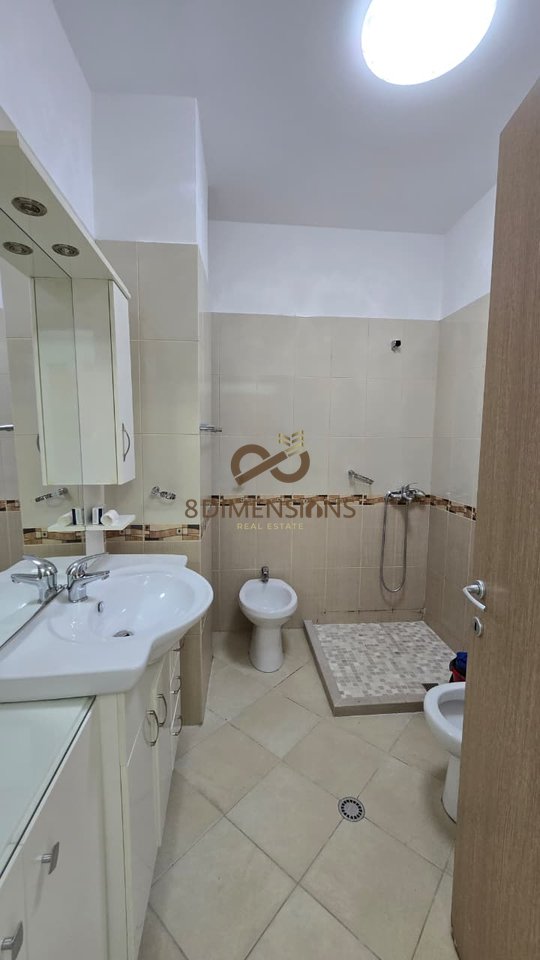 Jepet me qera Apartament 2+1+2 Rruga Petro Nini, prane ish tregut elektrik D8242A-278