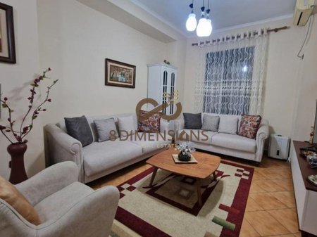 JEPET APARTAMENT 2+1+2 ME QERA PRANE SHALLVAREVE