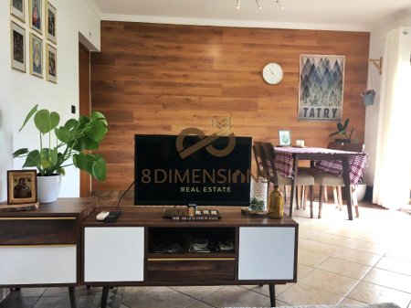Affittasi appartamento 2+1 vicino al centro 65.000 LEK (D8242Z-34)