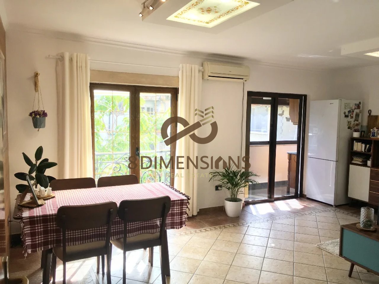 Affittasi appartamento 2+1 vicino al centro 65.000 LEK (D8242Z-34)