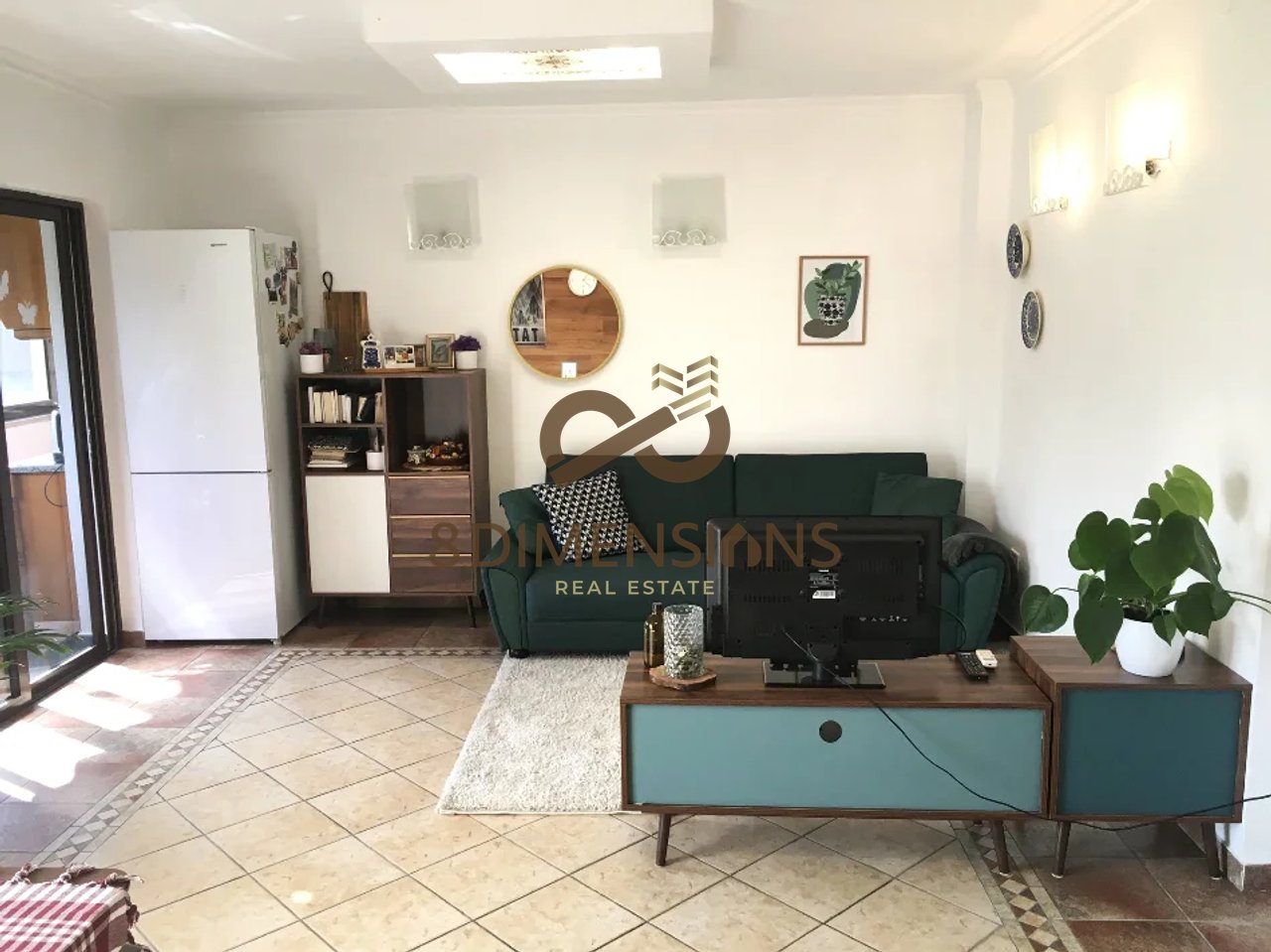 Affittasi appartamento 2+1 vicino al centro 65.000 LEK (D8242Z-34)