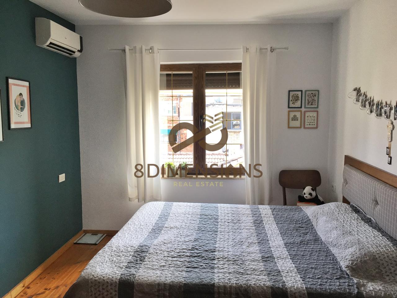 Affittasi appartamento 2+1 vicino al centro 65.000 LEK (D8242Z-34)