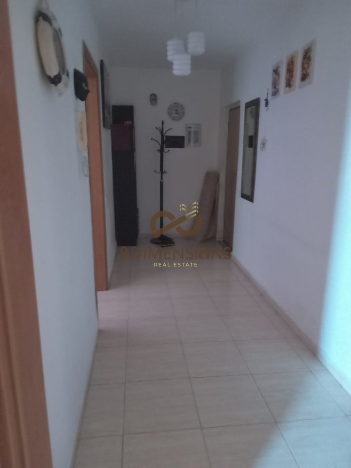 Jepet me qera Apartament 2+1 tek Rruga e Kavajes prane Zgara e Tirones 2  (D8241A-293)