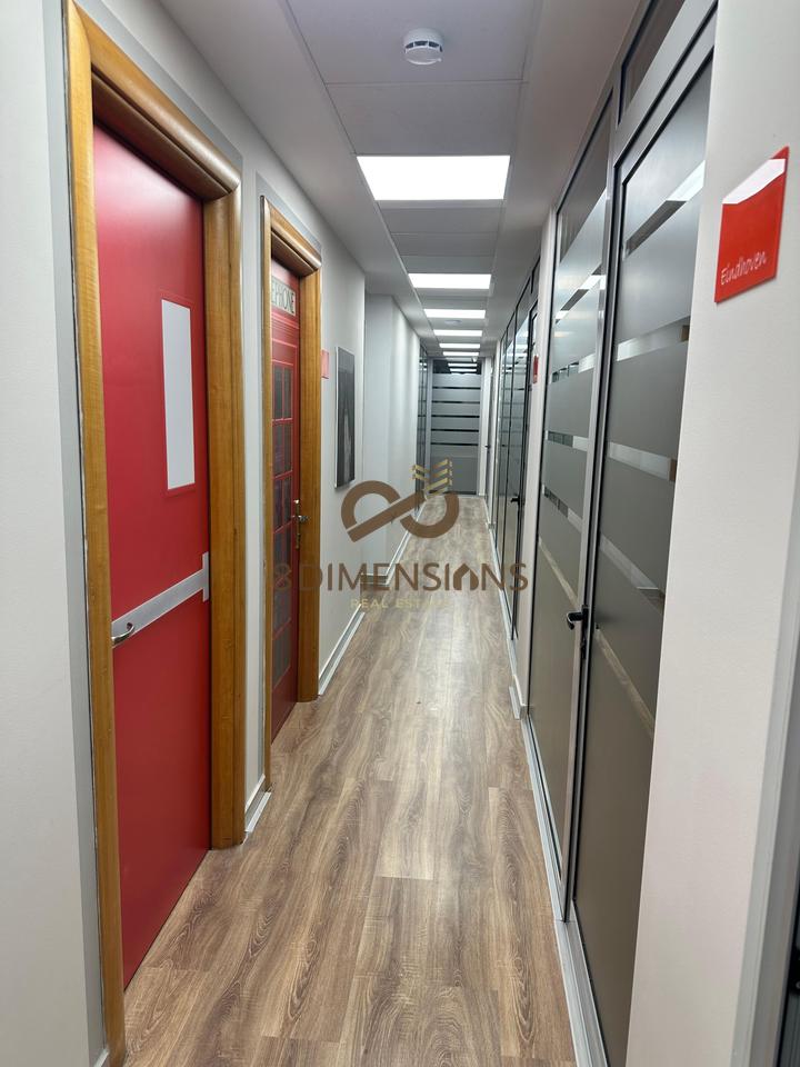 Ufficio in affitto con 14 stanze - vicino alla Piramide D828A-52