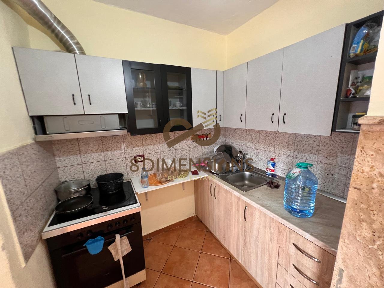 Shitet Apartament 1+1 ne Laprake prane Kompleksit Aura 115,000 EUR  (D8141Z-36)