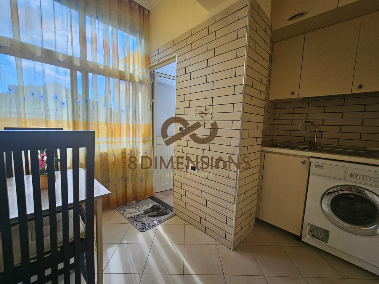 Apartament 1+1 me qera tek 5 Maj - Medrese D8241Z-76