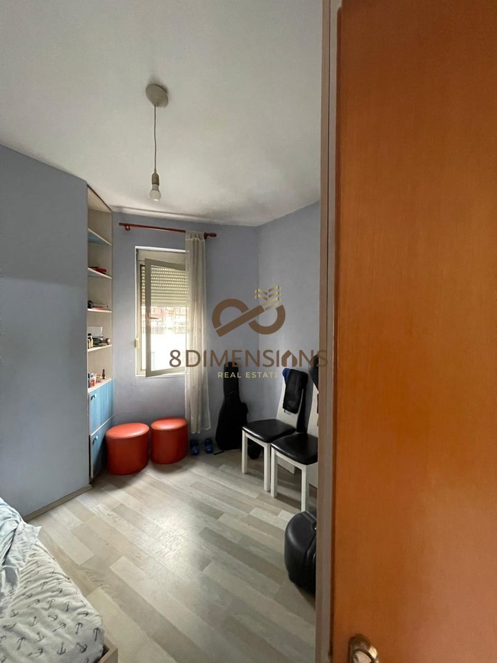 For rent Apartment 2+1+2 at Komuna e Parisit near Kika 3 Complex    (D8242A-294)