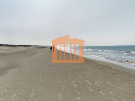 SUPER VILE TEKE ME PISHINE TEK GJIRI LALZIT PER SHITJE !