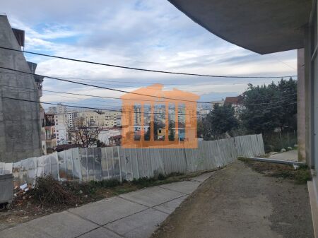 AMBIENTE COMMERCIALE A VILLA E ZOGUT DURRËS, IN VENDITA!