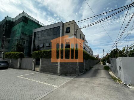 TRAPPOLA IN SCOZIA, DURRËS IN VENDITA!