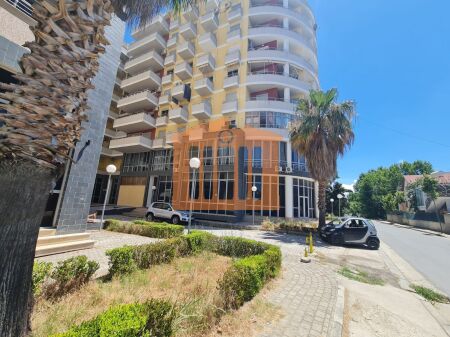 AMBIENT KOMERCIAL NE PLAZH PER SHITJE !