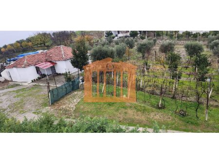 SHTEPI + TRUALL NE ARAPAJ, DURRES PER SHITJE!