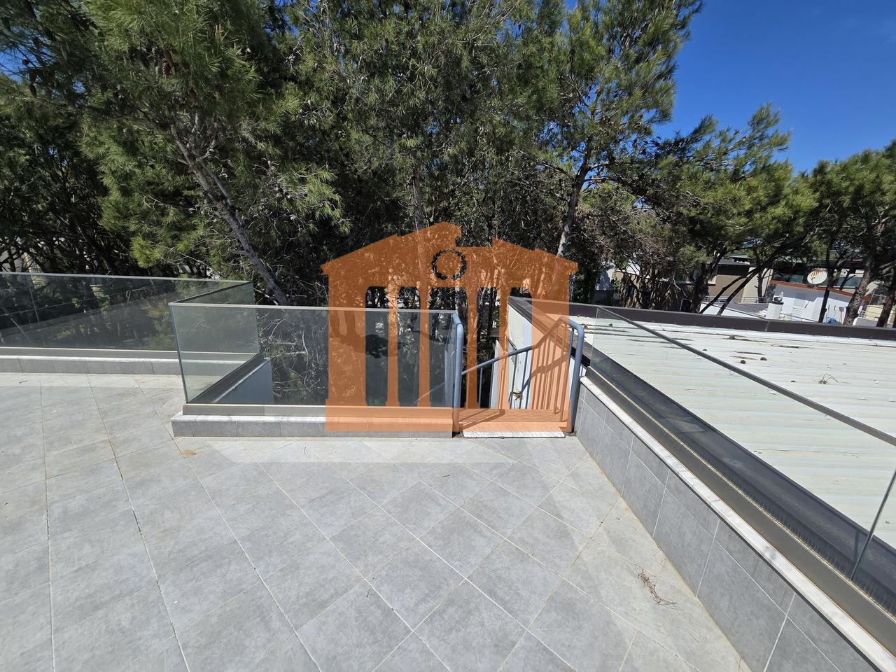 VILE  TRE KATESHE NE KOMPLEKSIN  "DIELL" NE  QERRET, ME QIRA!