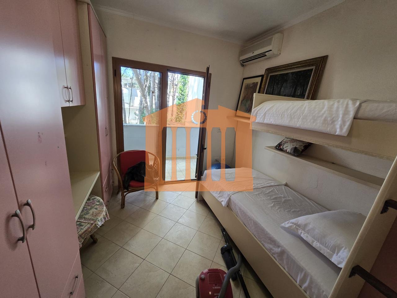 VILE  TRE KATESHE NE KOMPLEKSIN  "DIELL" NE  QERRET, ME QIRA!