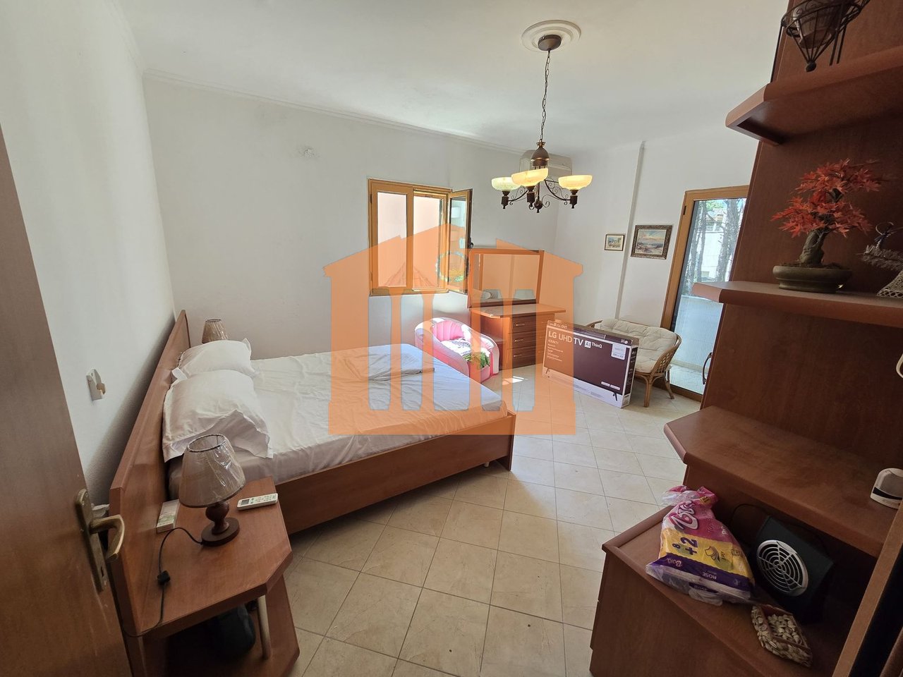 VILE  TRE KATESHE NE KOMPLEKSIN  "DIELL" NE  QERRET, ME QIRA!