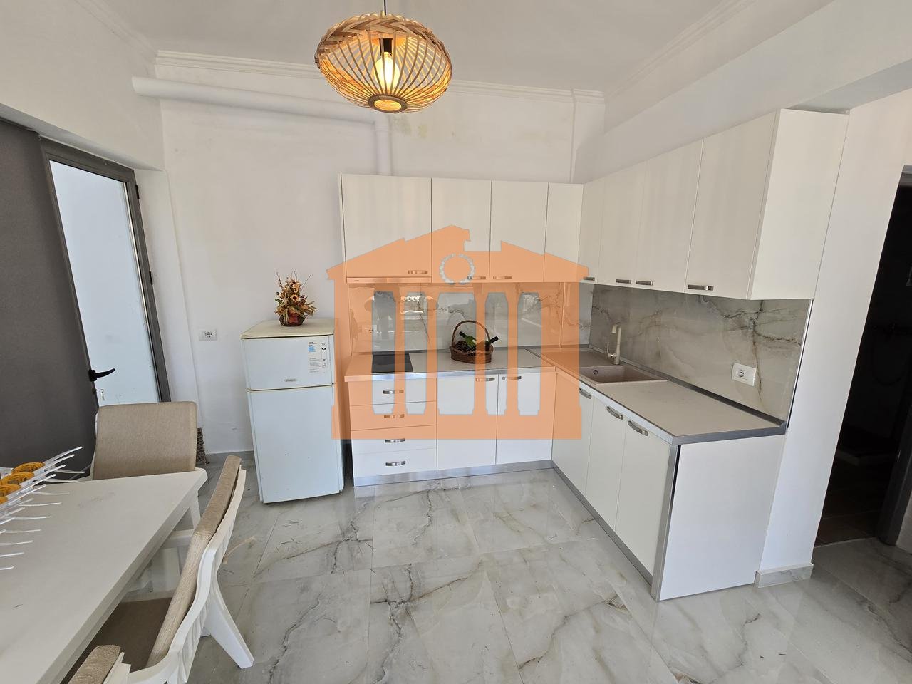 VILE  TRE KATESHE NE KOMPLEKSIN  "DIELL" NE  QERRET, ME QIRA!