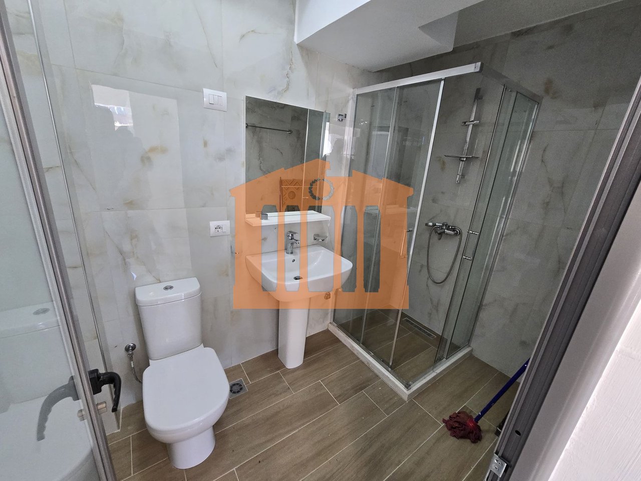 VILE  TRE KATESHE NE KOMPLEKSIN  "DIELL" NE  QERRET, ME QIRA!