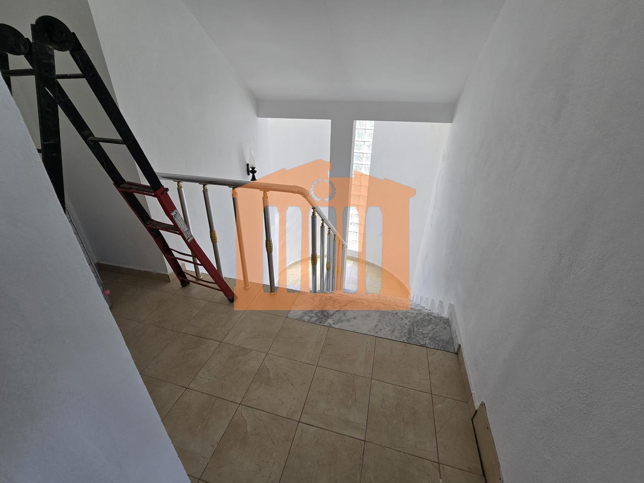 VILE  TRE KATESHE NE KOMPLEKSIN  "DIELL" NE  QERRET, ME QIRA!