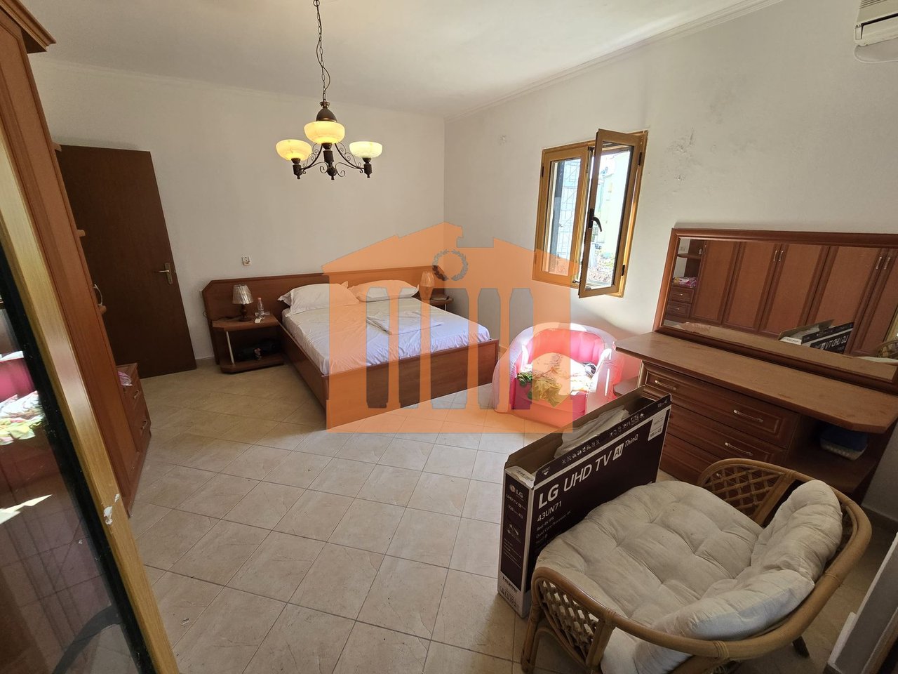 VILE  TRE KATESHE NE KOMPLEKSIN  "DIELL" NE  QERRET, ME QIRA!