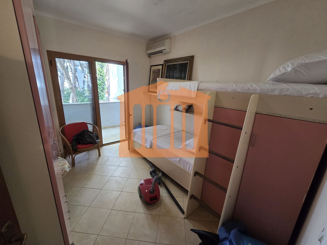 VILE  TRE KATESHE NE KOMPLEKSIN  "DIELL" NE  QERRET, ME QIRA!