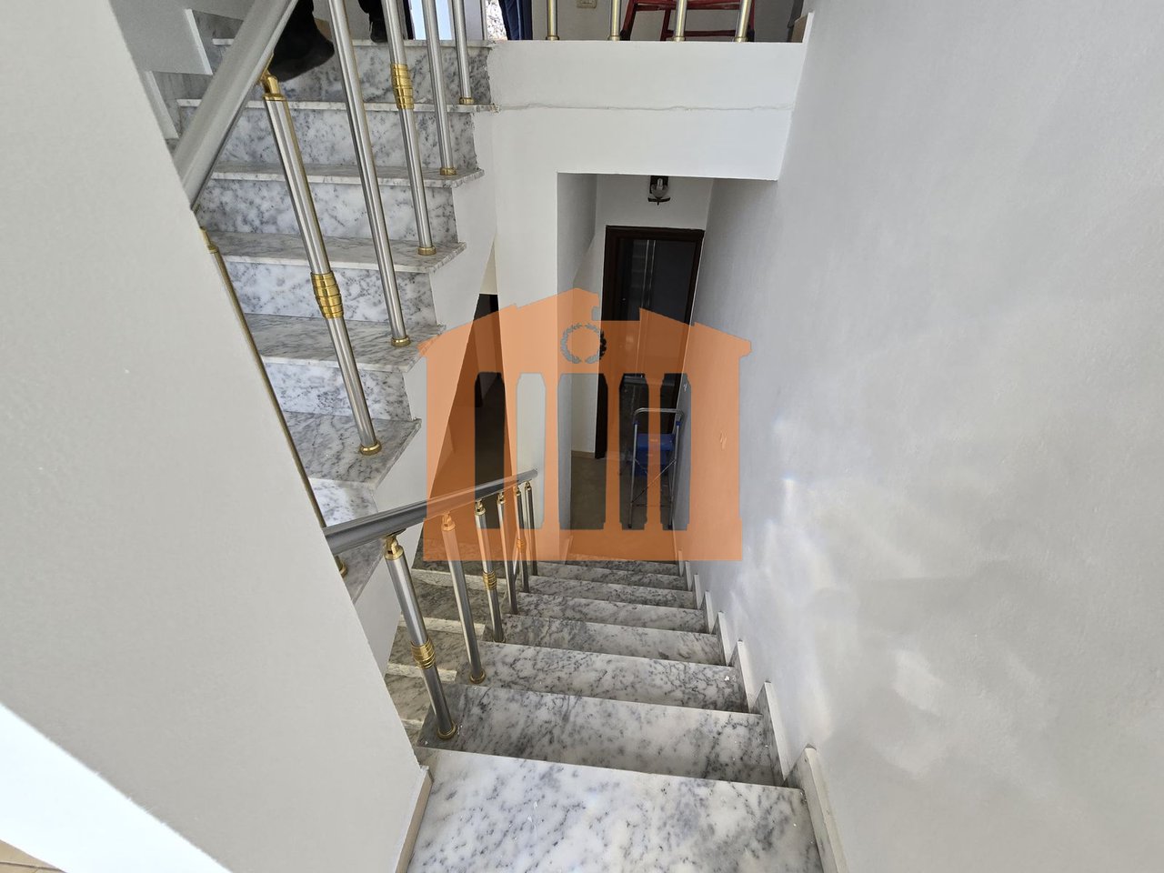 VILE  TRE KATESHE NE KOMPLEKSIN  "DIELL" NE  QERRET, ME QIRA!