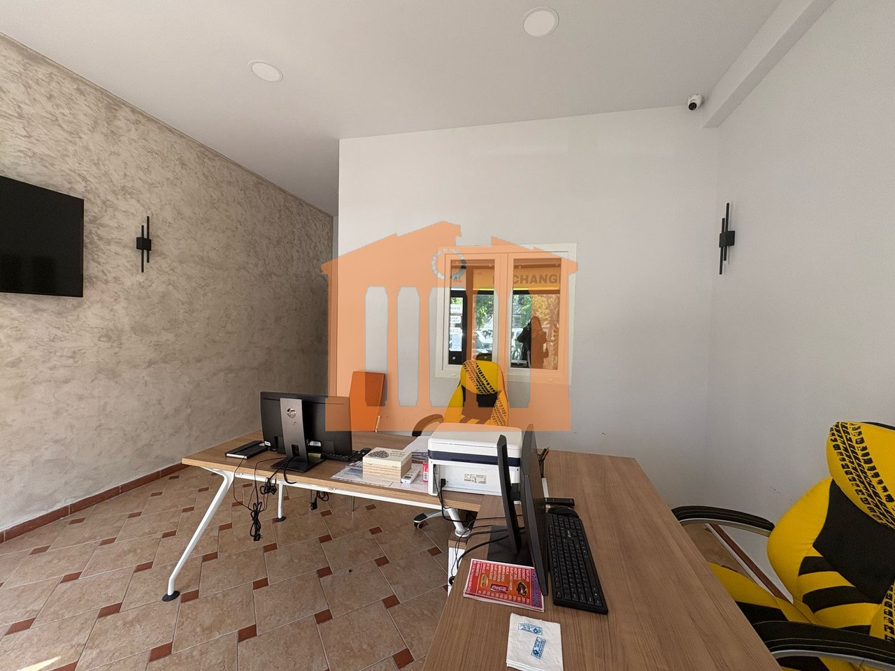 AMBIENT BIZNESI TE "STACIONI I TRENIT"-DURRES, PER QIRA!