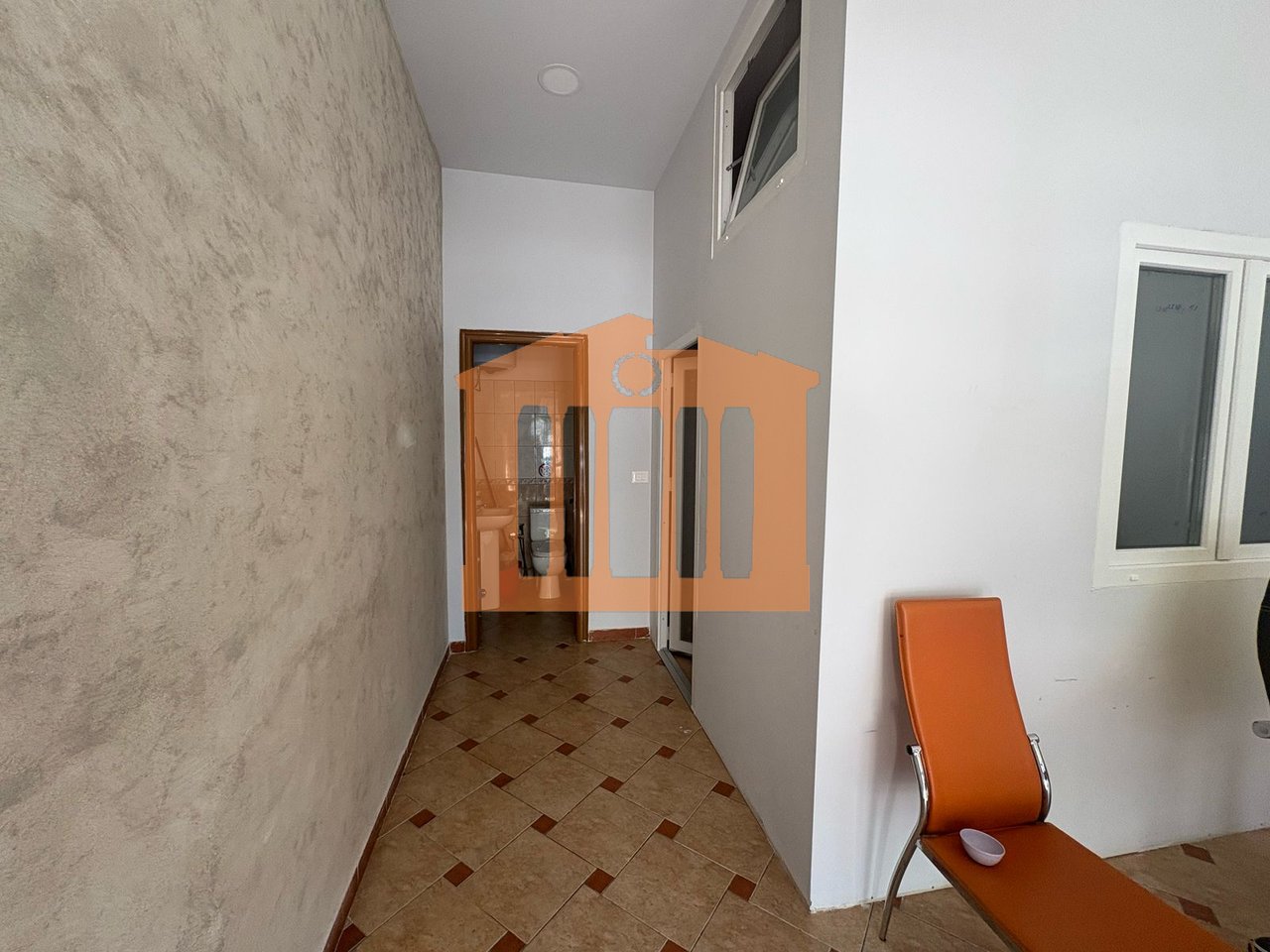 AMBIENT BIZNESI TE "STACIONI I TRENIT"-DURRES, PER QIRA!