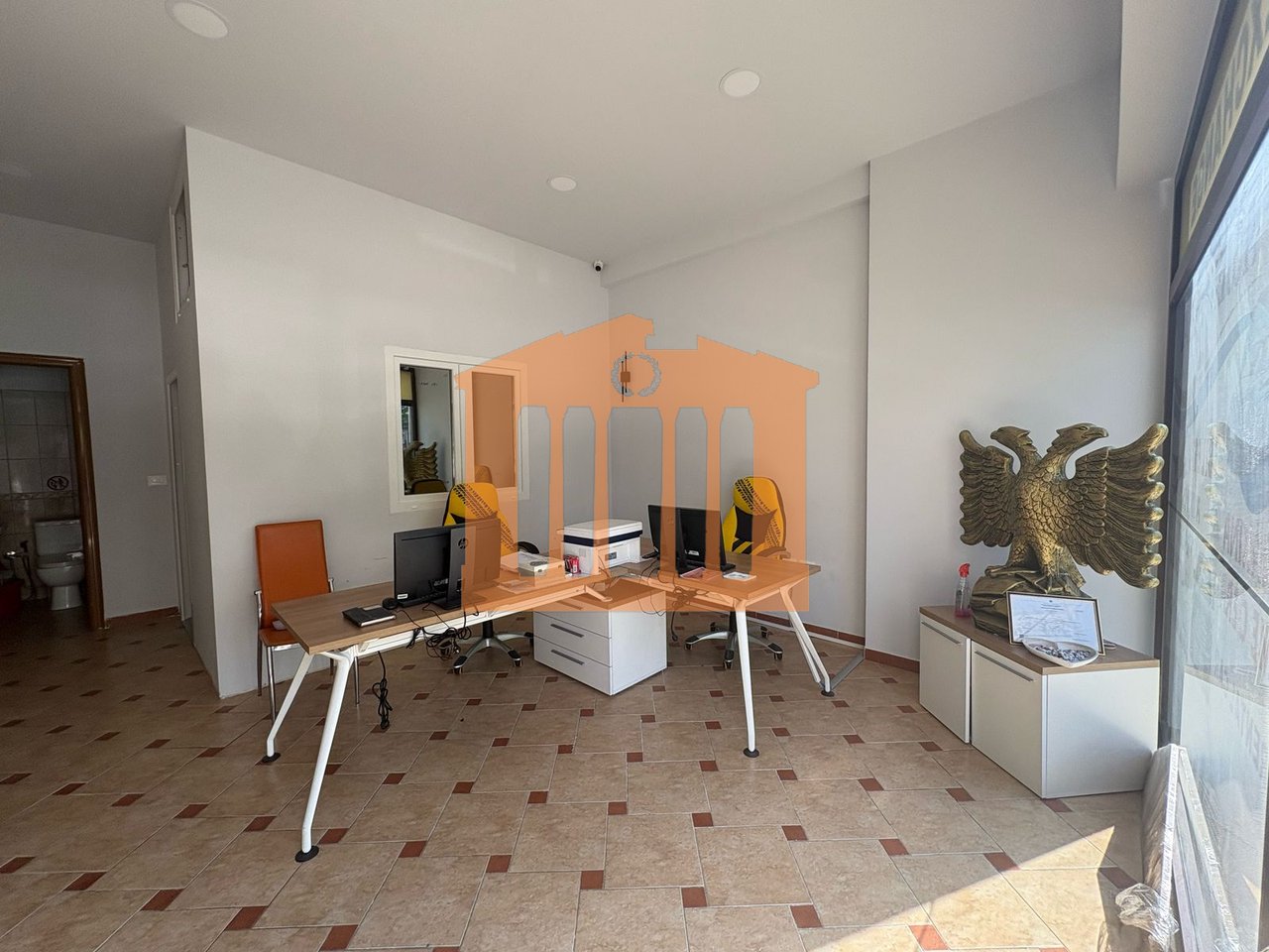 AMBIENT BIZNESI TE "STACIONI I TRENIT"-DURRES, PER QIRA!