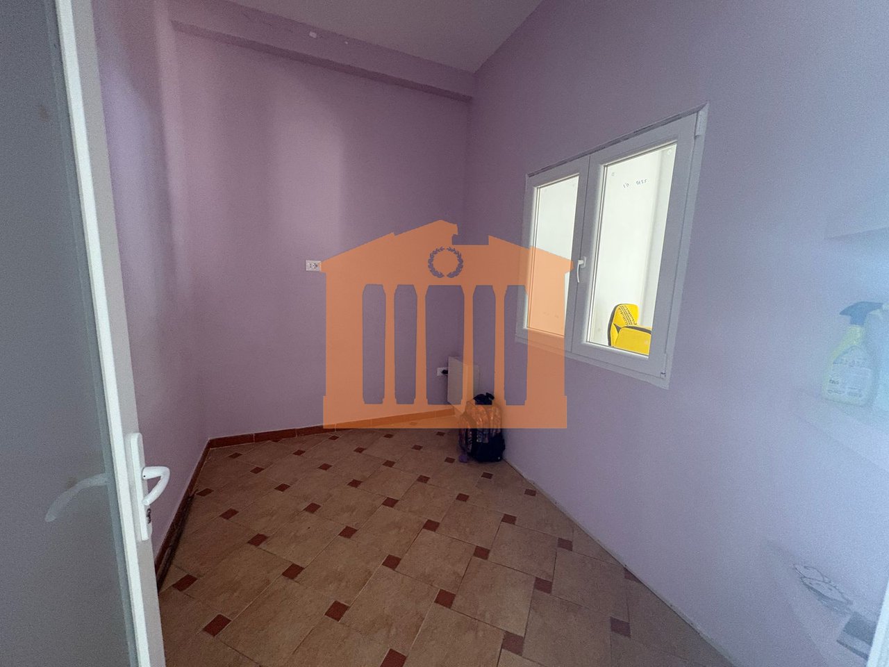 AMBIENT BIZNESI TE "STACIONI I TRENIT"-DURRES, PER QIRA!