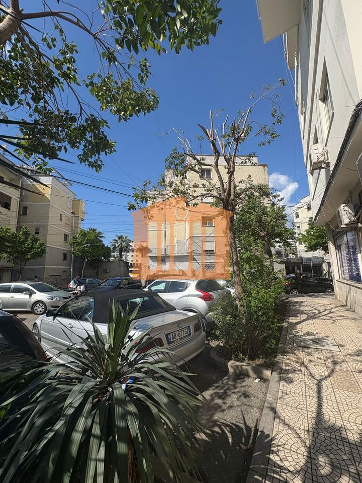 AMBIENT BIZNESI TE "STACIONI I TRENIT"-DURRES, PER QIRA!