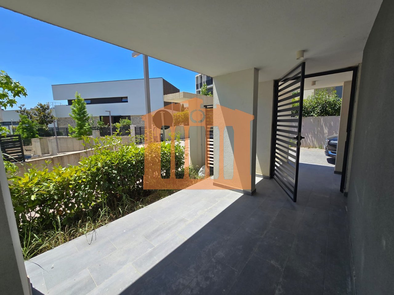 SUPER APARTMENT 2+1+2 PARKINGS, WITH ELEVATOR IN FARKE FOR RENT!