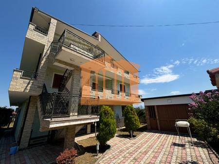 THREE FLOORS OF A VILLA IN SPITALL, FOR RENT!