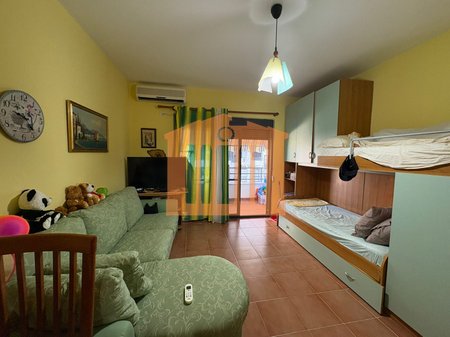 LARGE STUDIO APARTMENT, FOR SALE!