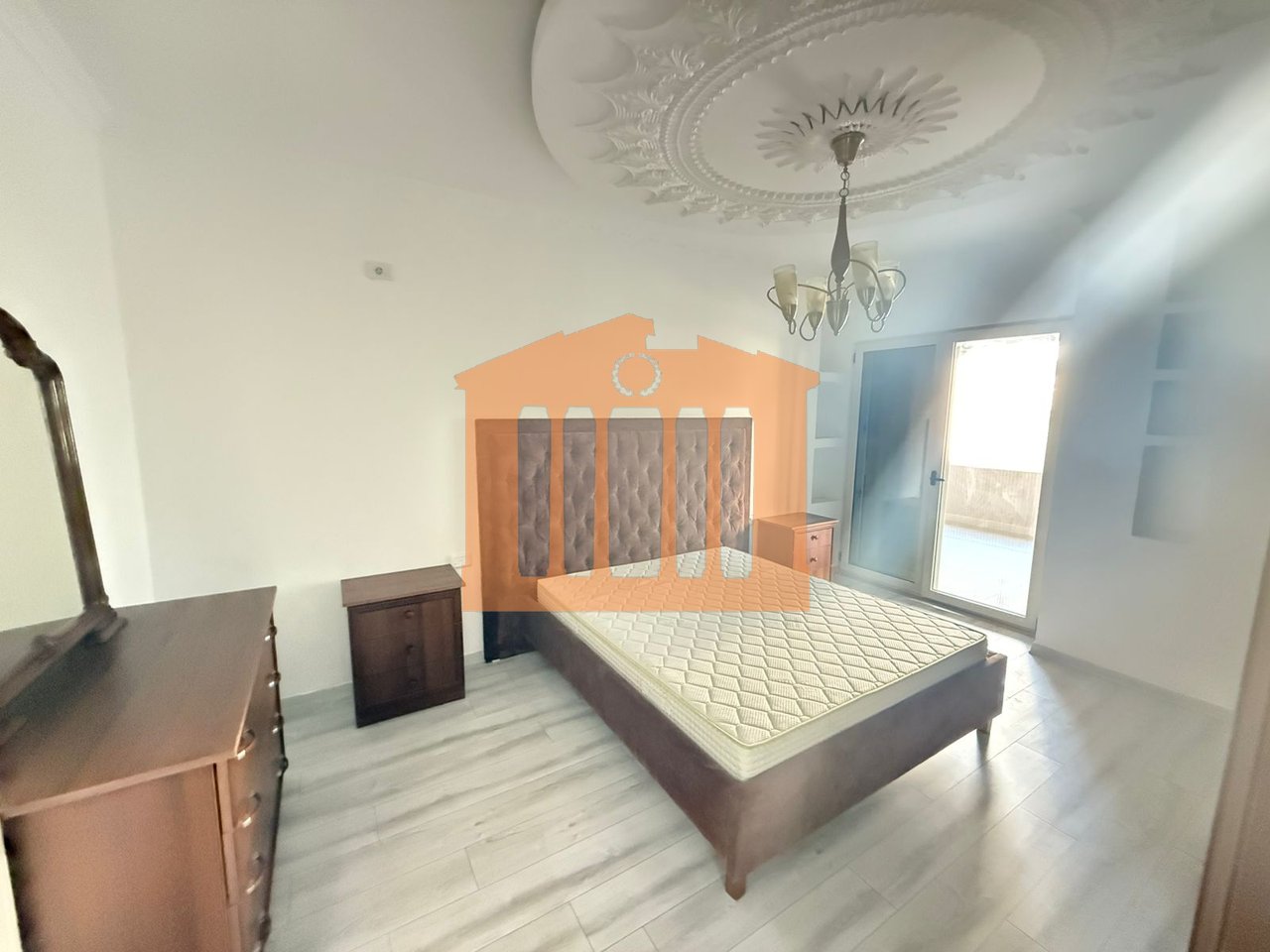 APPARTAMENTO 2+1 CON VERANDA SULLA SPIAGGIA DI DURAZZO, IN VENDITA!