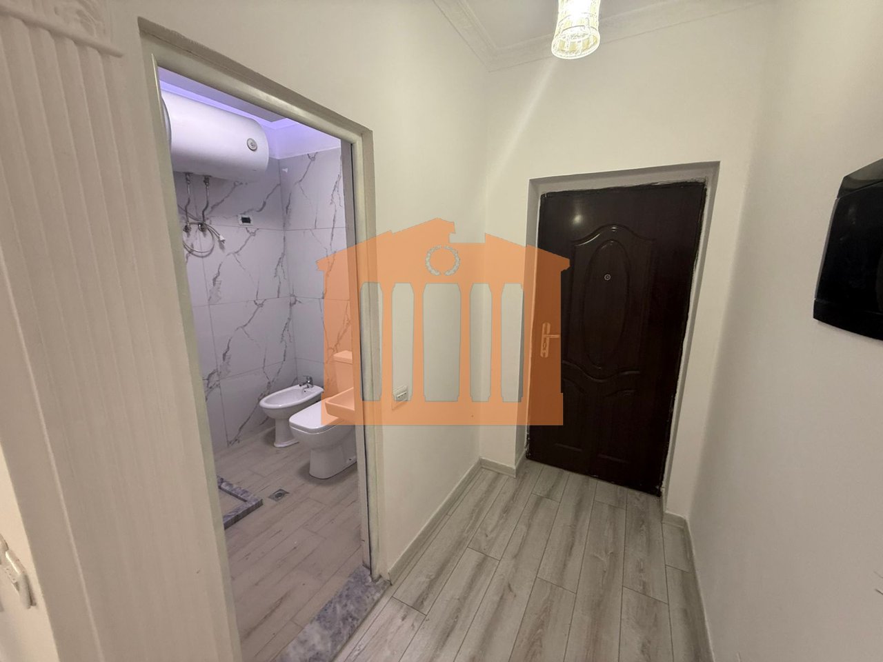 APPARTAMENTO 2+1 CON VERANDA SULLA SPIAGGIA DI DURAZZO, IN VENDITA!