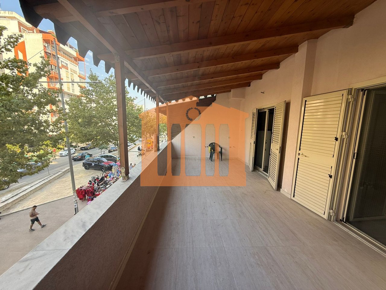 APPARTAMENTO 2+1 CON VERANDA SULLA SPIAGGIA DI DURAZZO, IN VENDITA!