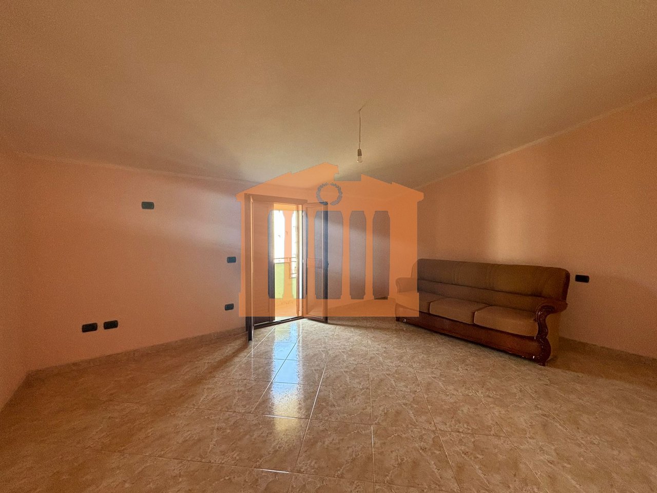 THREE FLOORS OF A VILLA IN SPITALL, FOR RENT!