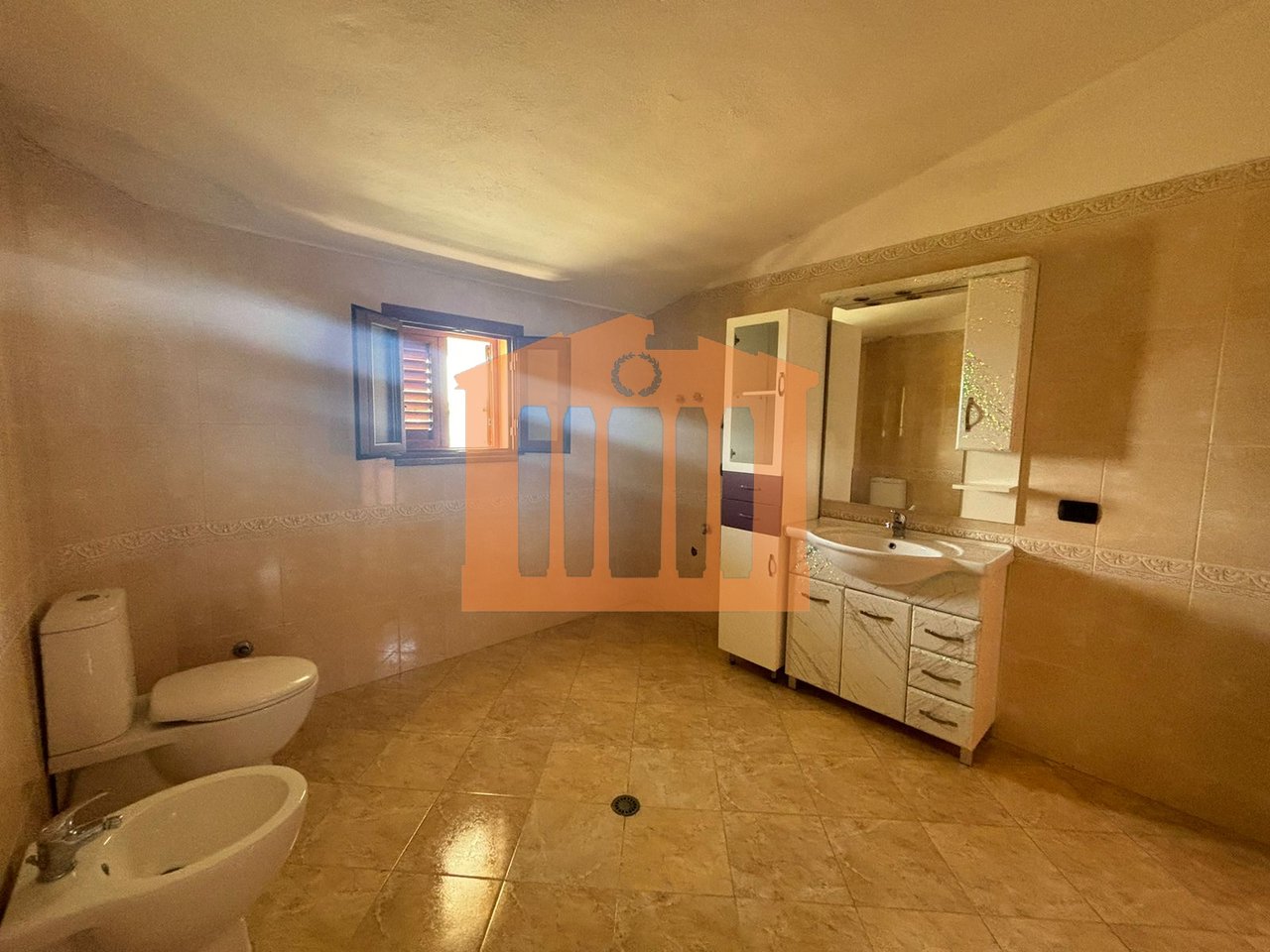 THREE FLOORS OF A VILLA IN SPITALL, FOR RENT!