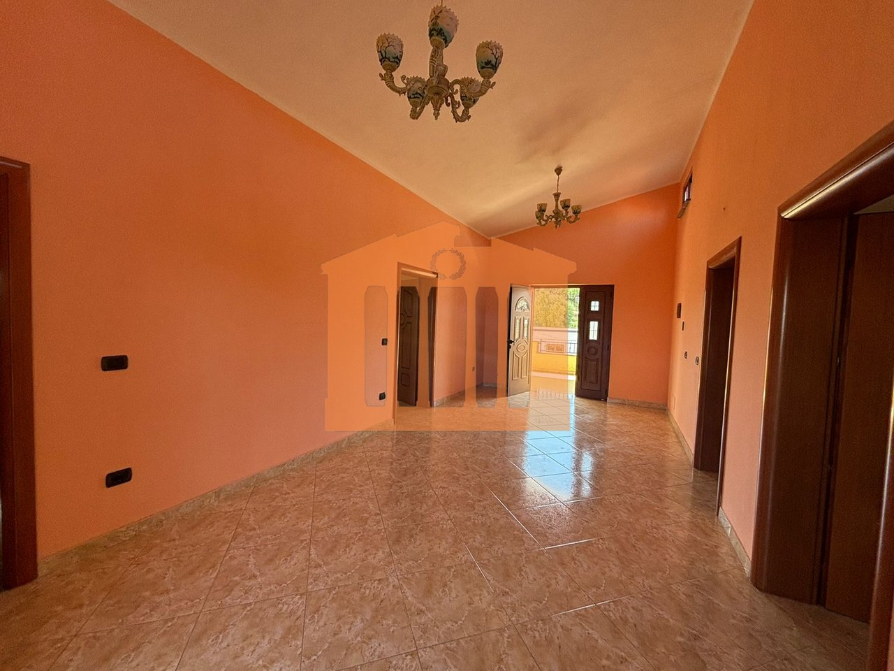 THREE FLOORS OF A VILLA IN SPITALL, FOR RENT!