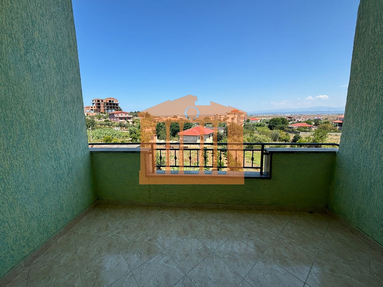 THREE FLOORS OF A VILLA IN SPITALL, FOR RENT!