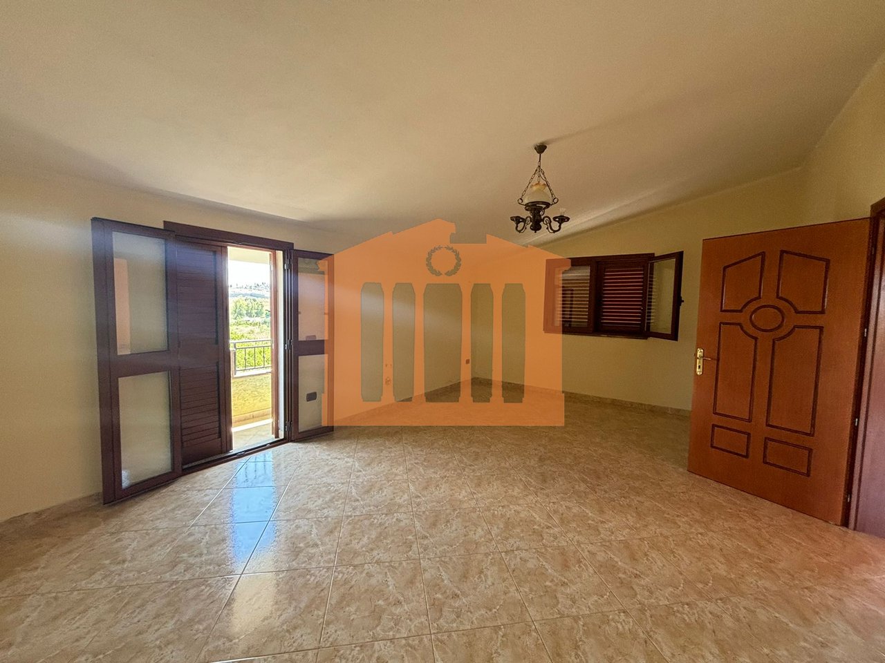 THREE FLOORS OF A VILLA IN SPITALL, FOR RENT!