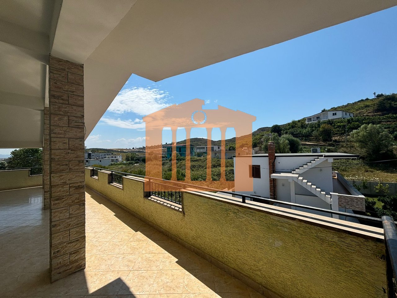 THREE FLOORS OF A VILLA IN SPITALL, FOR RENT!