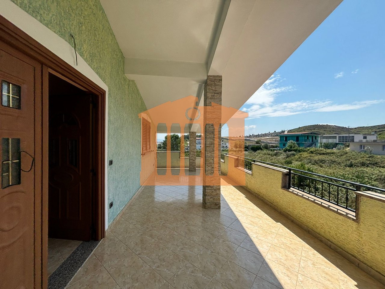 THREE FLOORS OF A VILLA IN SPITALL, FOR RENT!