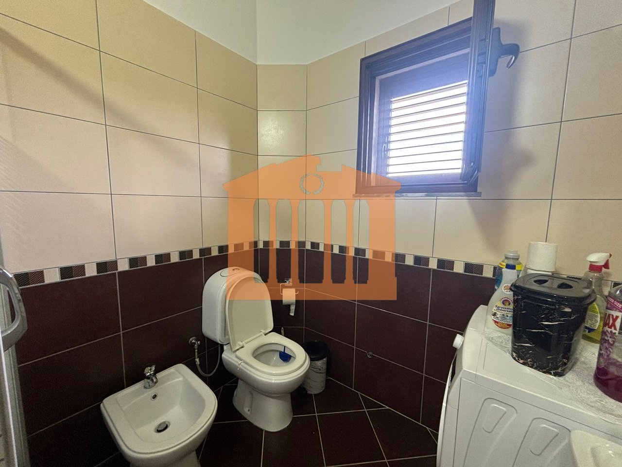 3 PIANI DI CANTINA DI UNA VILLA A SPITALL, IN AFFITTO!